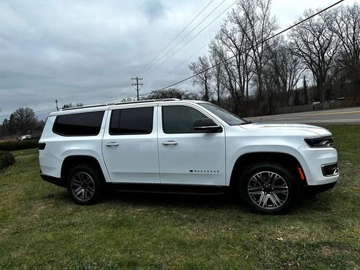 2024 Jeep Wagoneer L Series II 4x2