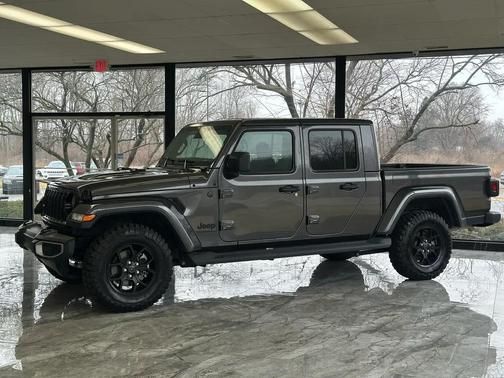 Gray 2025 Jeep Gladiator Sport