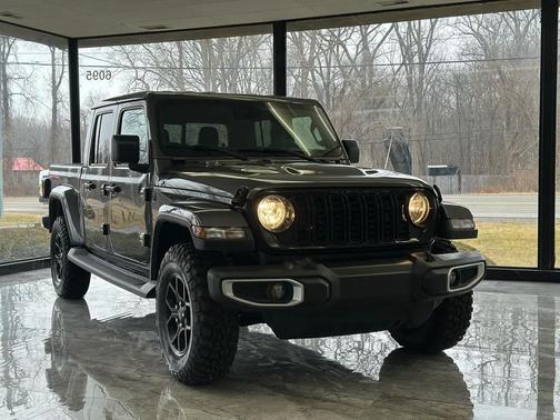 Gray 2025 Jeep Gladiator Sport