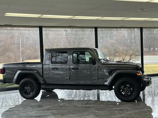 Gray 2025 Jeep Gladiator Sport