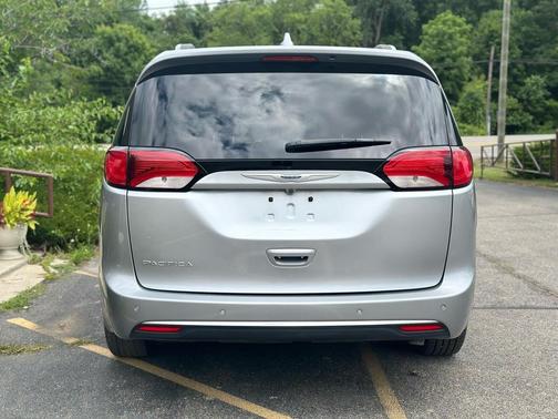 2018 Chrysler Pacifica Touring-L
