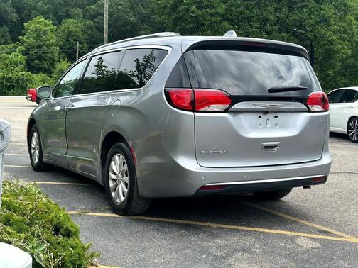 2018 Chrysler Pacifica Touring-L