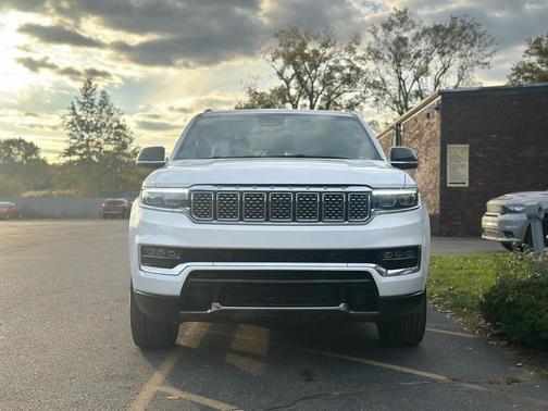 2023 Jeep Grand Wagoneer L 4x4