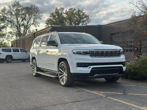 2023 Jeep Grand Wagoneer L 4x4