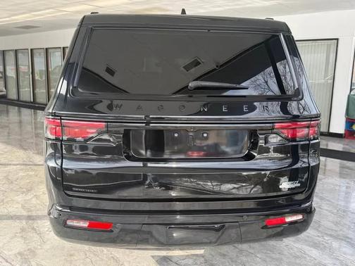 2023 Jeep Wagoneer Series II Carbide 4x4