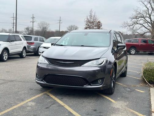 2020 Chrysler Pacifica Touring