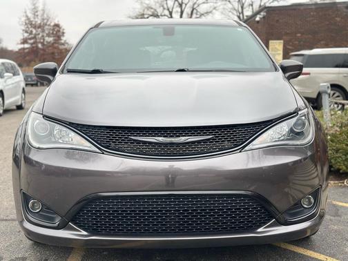 2020 Chrysler Pacifica Touring