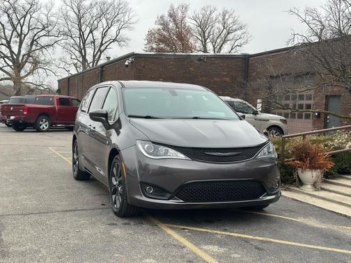 2020 Chrysler Pacifica Touring