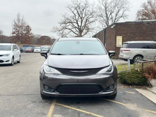 2020 Chrysler Pacifica Touring