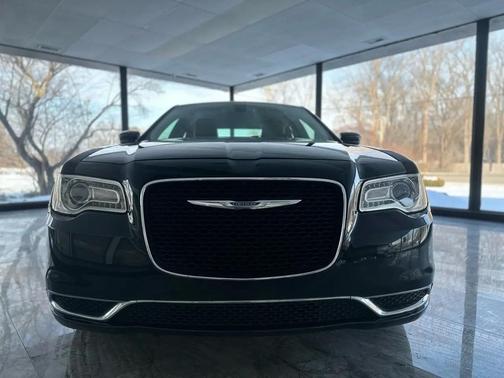 2016 Chrysler 300 Limited