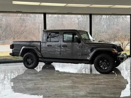 2025 Jeep Gladiator Sport