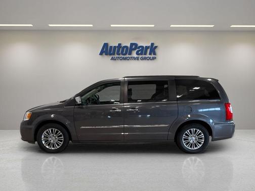 2016 Chrysler Town & Country Touring-L