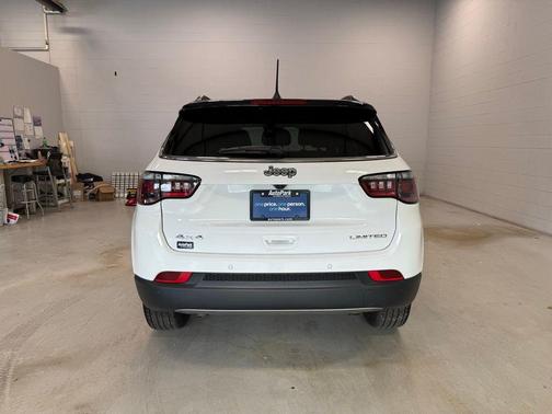 Bright White Clearcoat 2024 Jeep Compass Limited