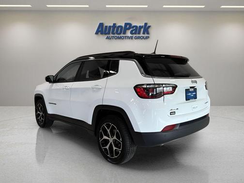 Bright White Clearcoat 2024 Jeep Compass Limited