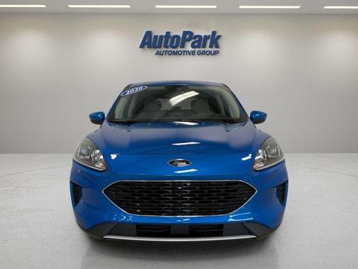Velocity Blue Metallic 2020 Ford Escape SE