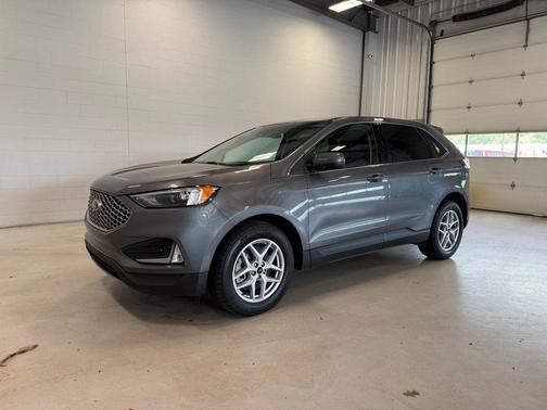 Gray Metallic 2024 Ford Edge SEL