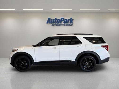 Star White 2024 Ford Explorer ST-Line