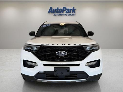 Star White 2024 Ford Explorer ST-Line