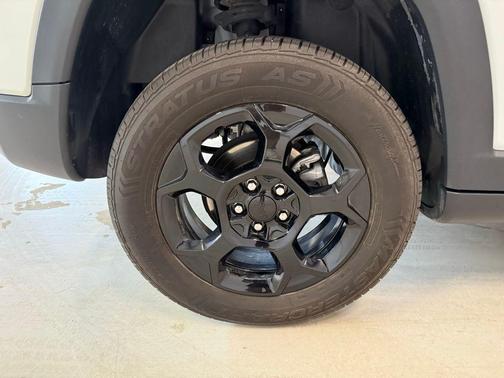 White 2024 Jeep Compass Trailhawk