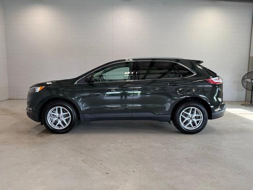 Green Metallic 2024 Ford Edge SEL