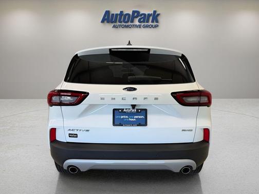 Oxford White 2023 Ford Escape Active