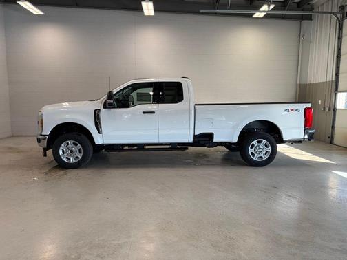Oxford White 2026 Ford F-250 XLT