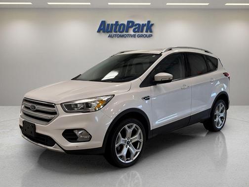 White Platinum Tri-Coat Metallic 2019 Ford Escape Titanium