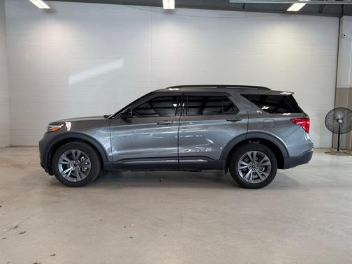 Gray Metallic 2023 Ford Explorer XLT