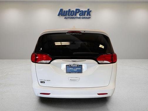 Bright White Clearcoat 2020 Chrysler Voyager LX