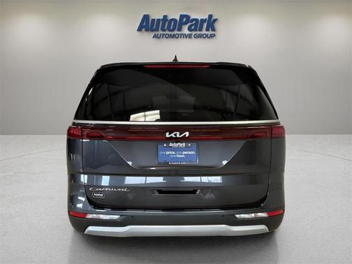 2022 Kia Carnival LX
