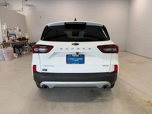 Oxford White 2024 Ford Escape Active