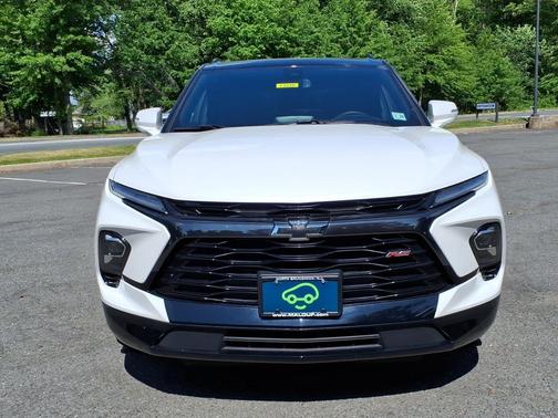 Iridescent Pearl Tricoat 2024 Chevrolet Blazer RS