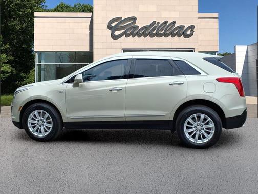 Silver Coast Metallic 2017 Cadillac XT5 Base