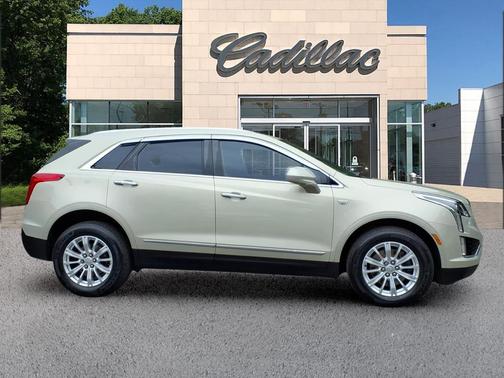 Silver Coast Metallic 2017 Cadillac XT5 Base