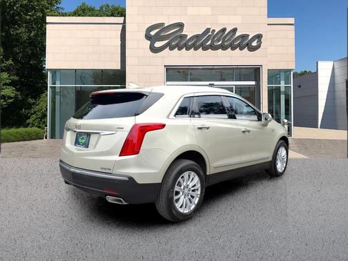 Silver Coast Metallic 2017 Cadillac XT5 Base