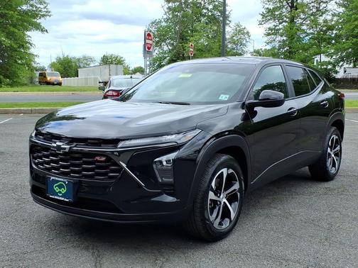 Mosaic Black Metallic 2024 Chevrolet Trax FWD 1RS