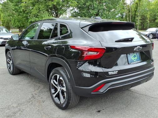Mosaic Black Metallic 2024 Chevrolet Trax FWD 1RS