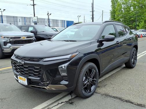 Mosaic Black Metallic 2026 Chevrolet Trax FWD ACTIV