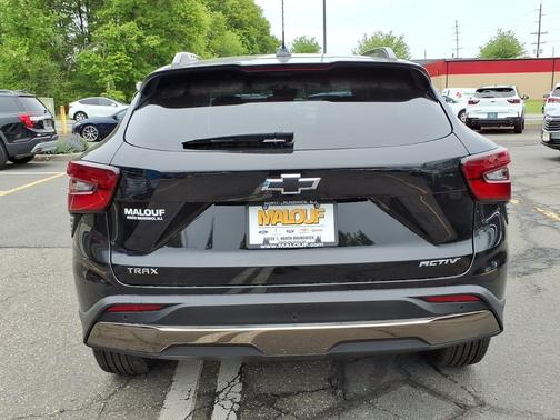 Mosaic Black Metallic 2026 Chevrolet Trax FWD ACTIV