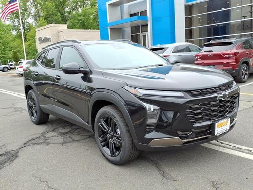 Mosaic Black Metallic 2026 Chevrolet Trax FWD ACTIV