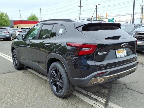 Mosaic Black Metallic 2026 Chevrolet Trax FWD ACTIV