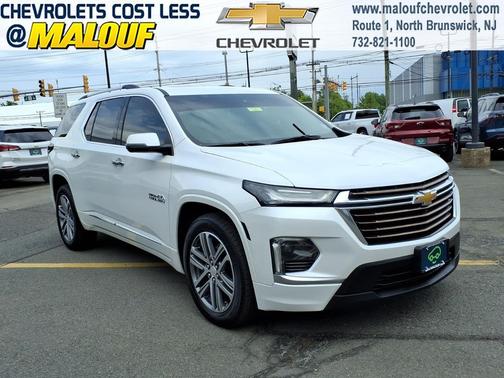 Iridescent Pearl Tricoat 2023 Chevrolet Traverse High Country