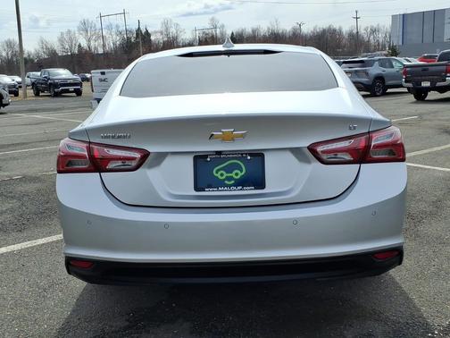 Silver Ice Metallic 2019 Chevrolet Malibu LT
