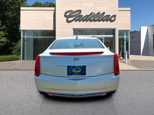 Silver Coast Metallic 2016 Cadillac XTS Premium