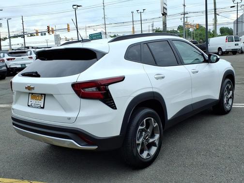 Summit White 2026 Chevrolet Trax LT