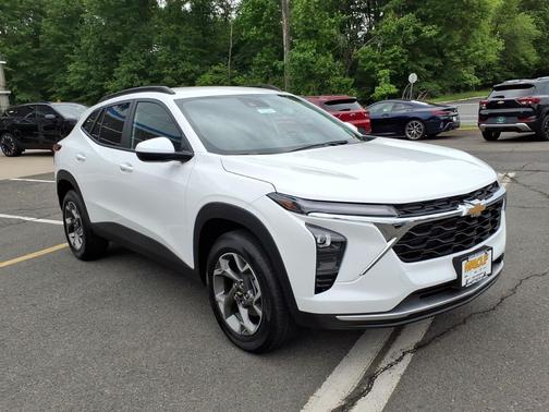 Summit White 2026 Chevrolet Trax LT