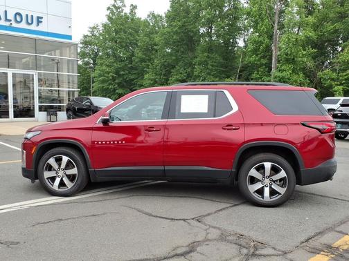 Radiant Red Tintcoat 2023 Chevrolet Traverse LT Leather
