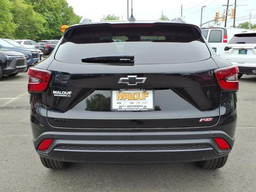 Mosaic Black Metallic 2026 Chevrolet Trax FWD 2RS
