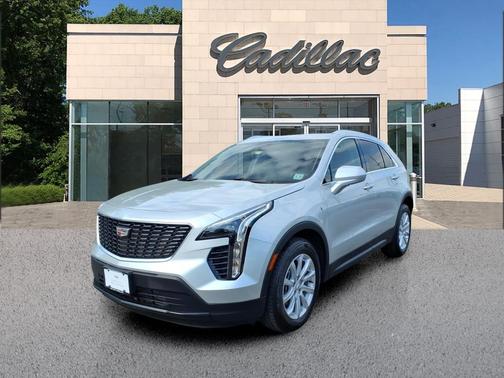 Radiant Silver Metallic 2022 Cadillac XT4 Luxury