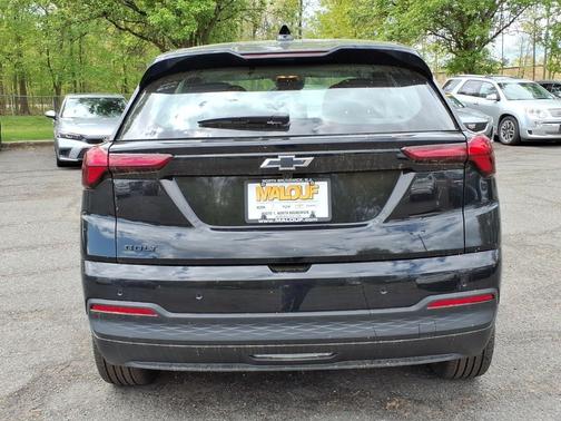 Mosaic Black Metallic 2027 Chevrolet Bolt LT